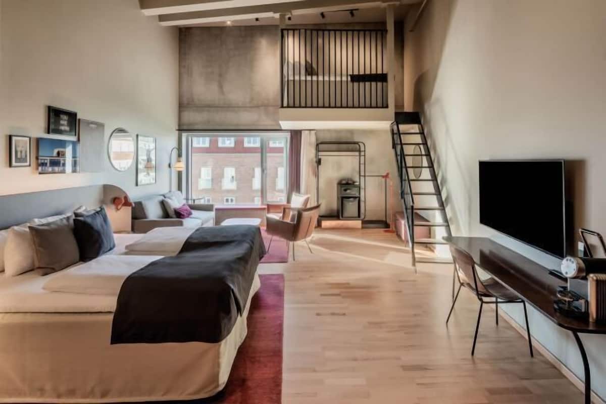 1 bedroom, in-room safe, iron/ironing board, free WiFi