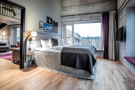 Suite (Master) | In-room safe, iron/ironing board, free WiFi, bed sheets