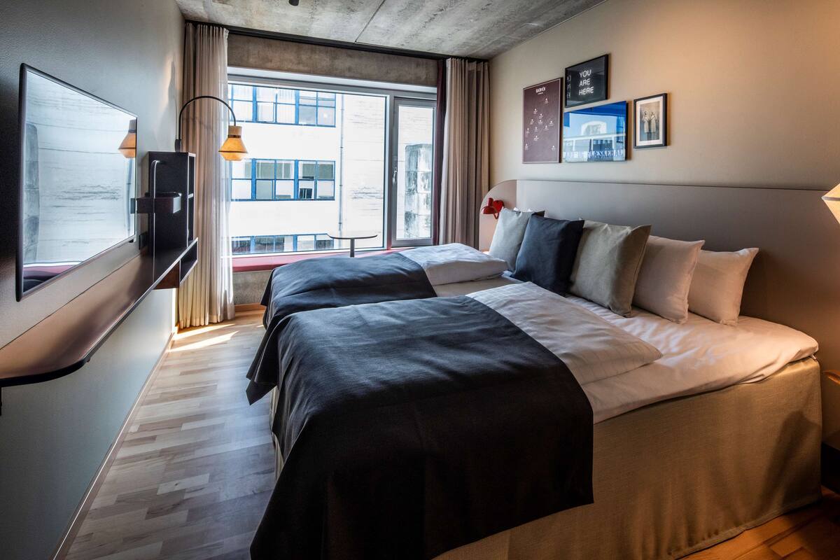 Tomannsrom – standard | Safe på rommet, strykejern/-brett, wi-fi (inkludert) og sengetøy