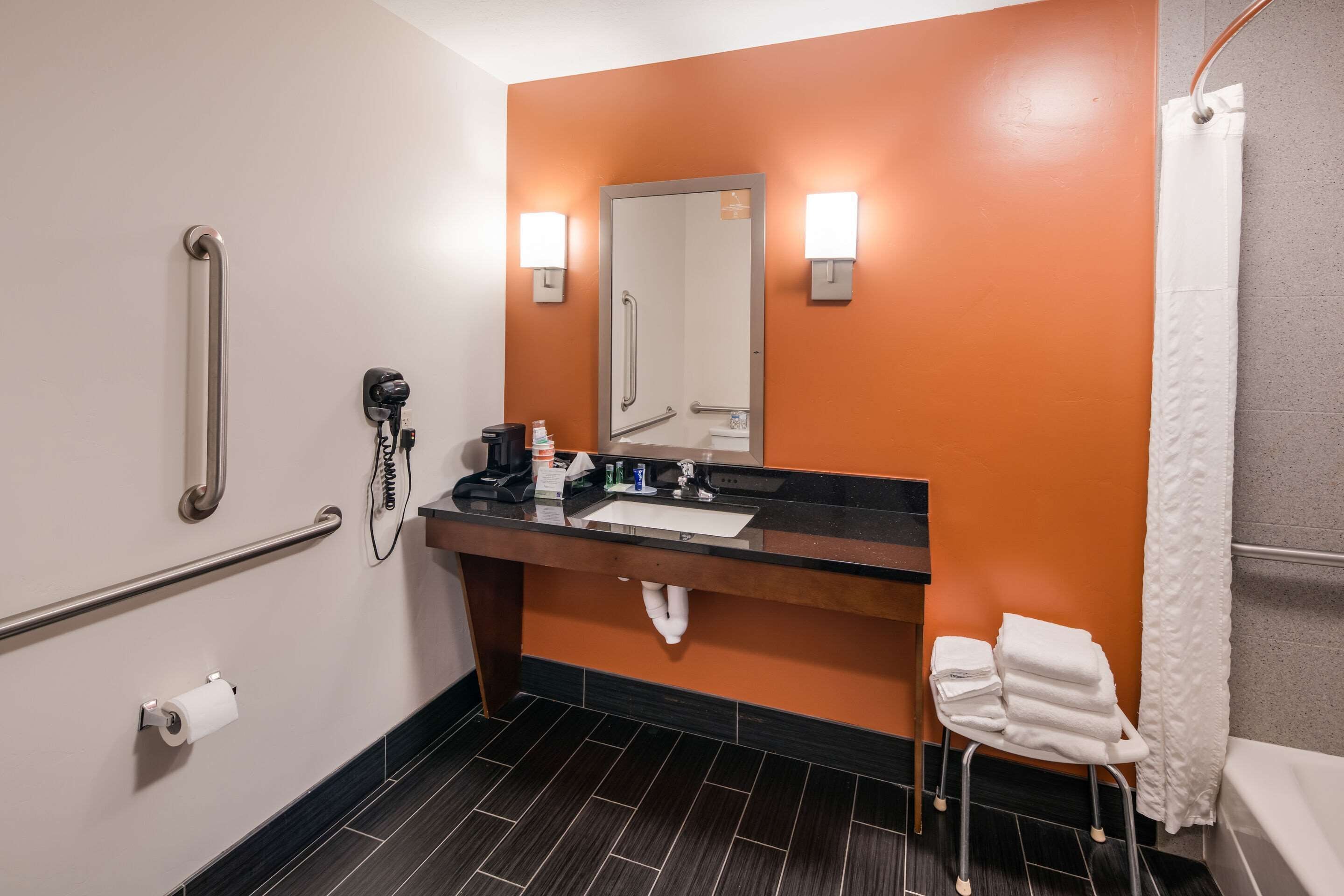 suite, 1 king bed, accessible, non smoking | bathroom | bathtub, hair dryer, towels