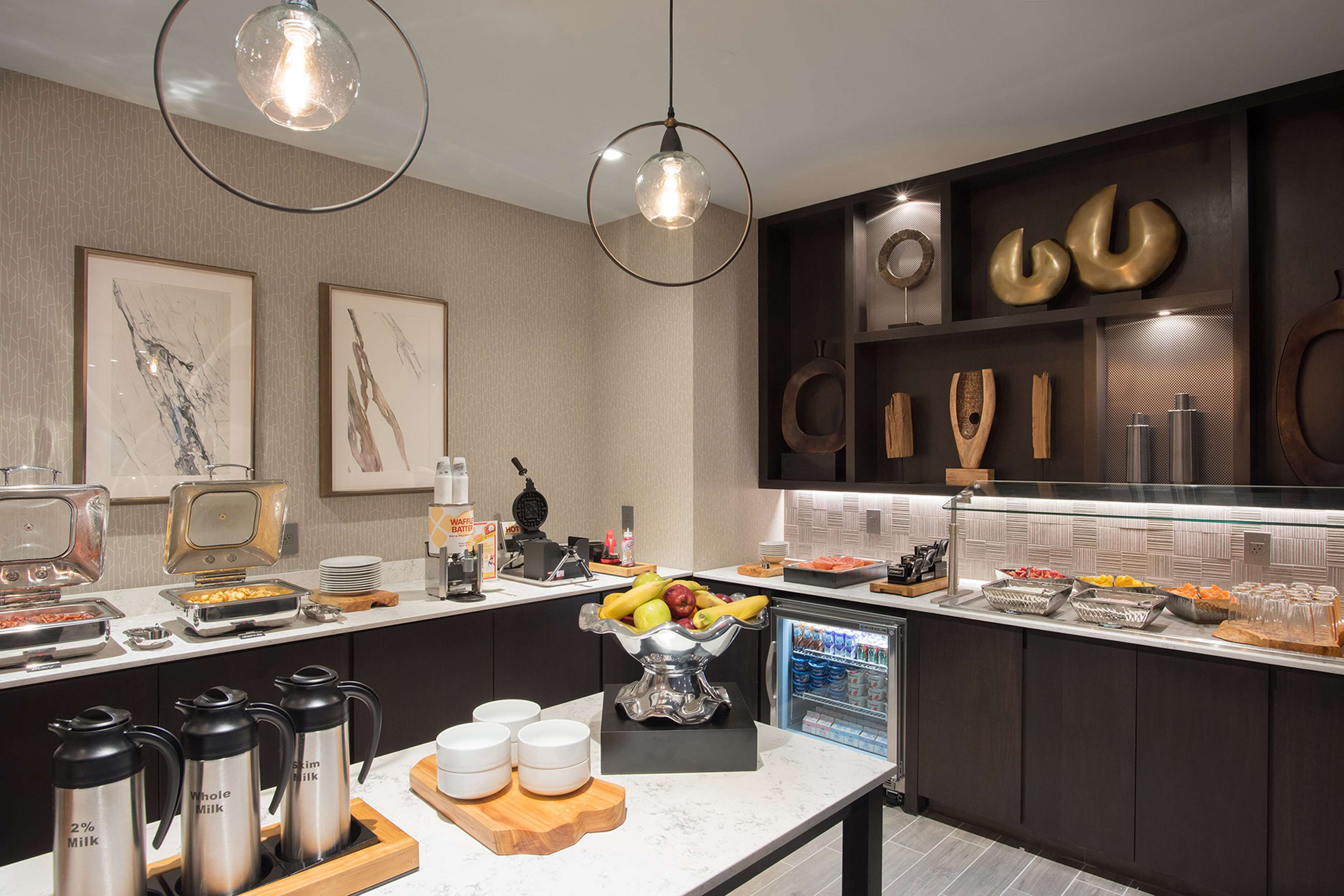 breakfast and dinner served, american cuisine