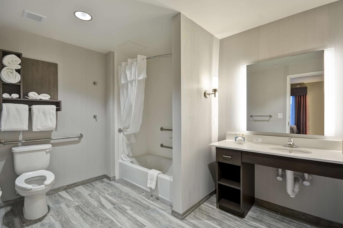 Articles de toilette gratuits, sĂšche-cheveux, serviettes fournies