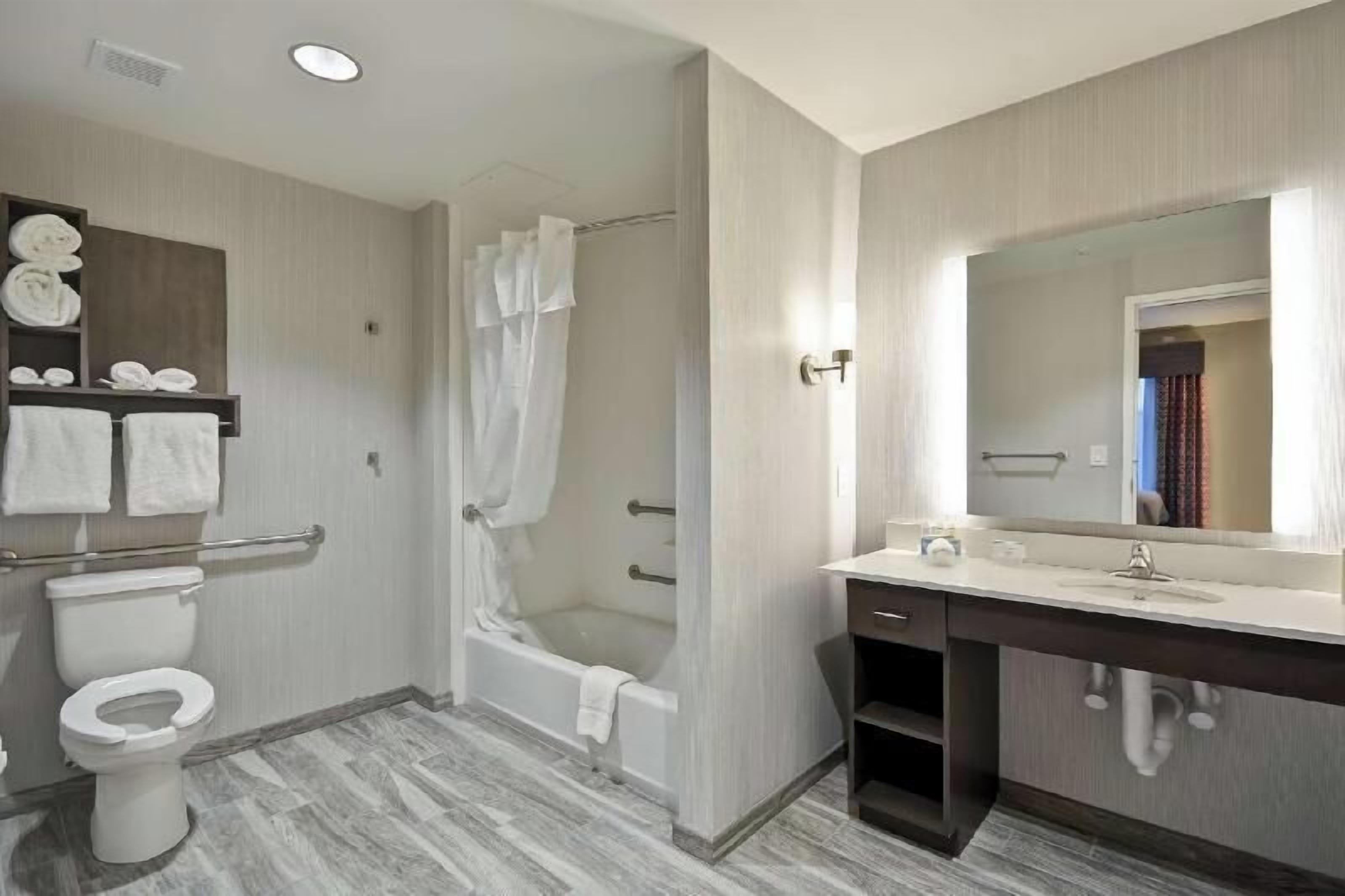 Bathroom | Free toiletries, hair dryer, towels