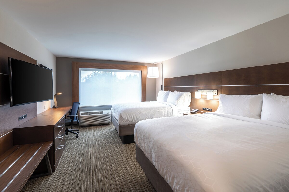 Premium bedding, down comforters, pillowtop beds, in-room safe