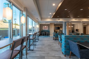 Free daily buffet breakfast - Holiday Inn Express & Suites Gainesville - Lake Lanier Area by IHG (Gainesville)