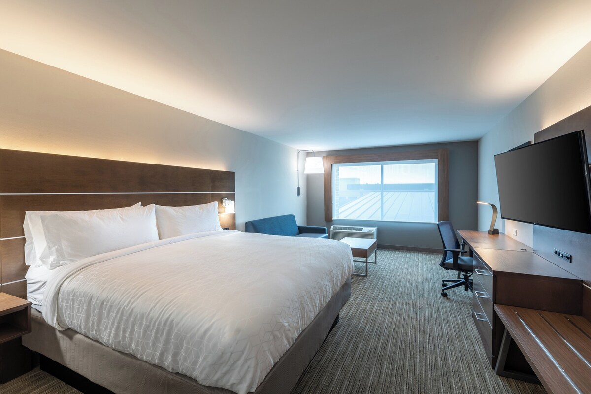 Premium bedding, down comforters, pillowtop beds, in-room safe