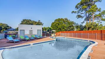 屋外プール、サンラウンジャー