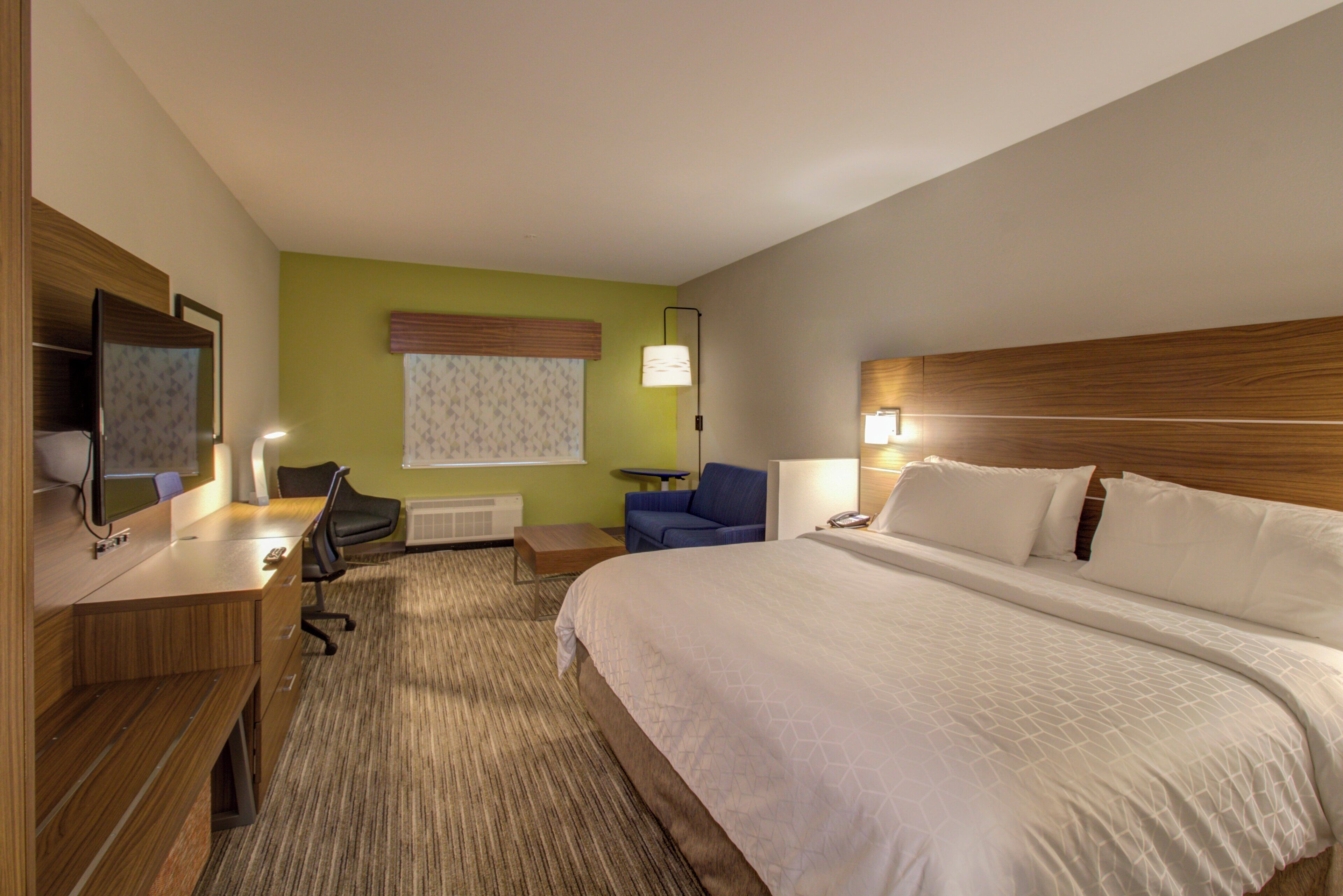 Suite, 1 King Bed, Accessible