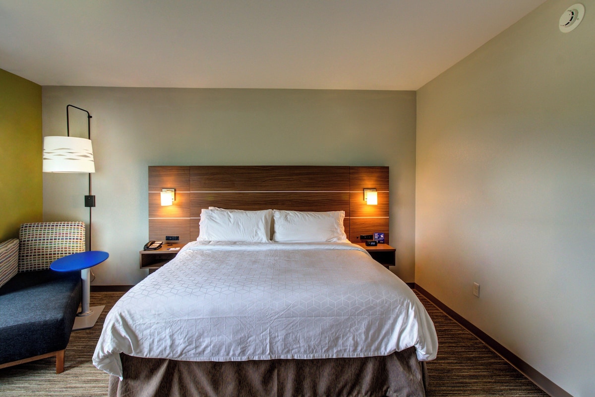 In-room safe, desk, blackout drapes, iron/ironing board