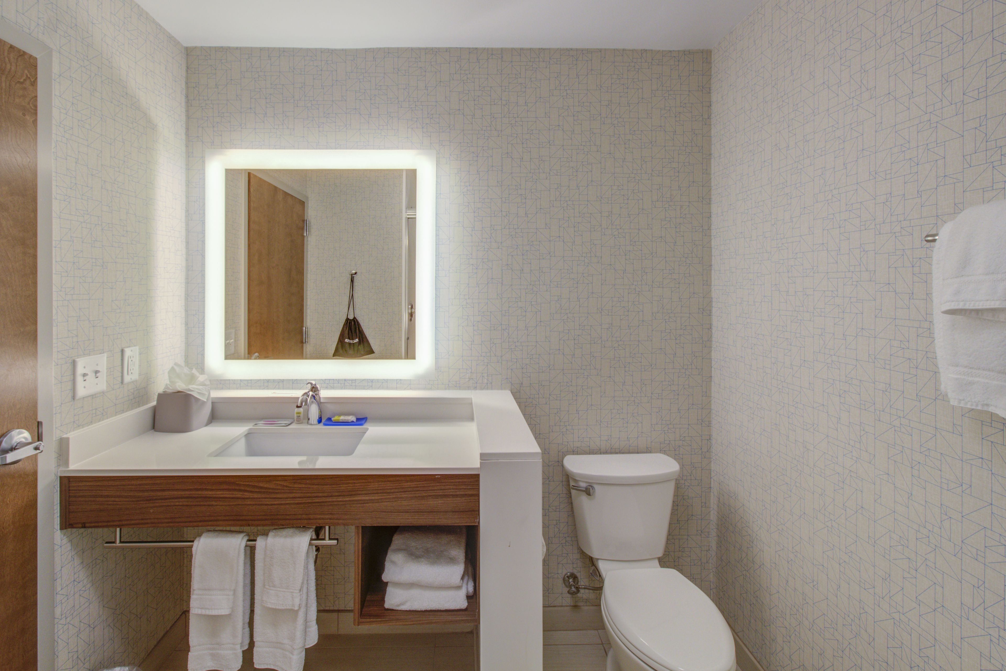 standard room, 1 king bed | bathroom | free toiletries, hair dryer, towels, soap