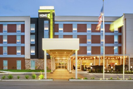 Home2 Suites by Hilton Indianapolis South Greenwood - Image 1