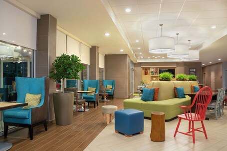 Home2 Suites by Hilton Indianapolis South Greenwood - Image 4