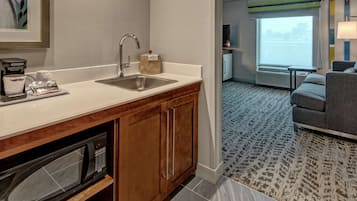 Suite, 1 King Bed, Accessible (Hearing)