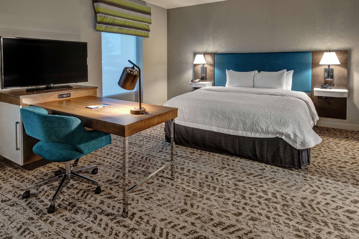 Premium bedding, in-room safe, desk, laptop workspace