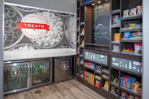 Snack bar - Hampton Inn & Suites Chicago-Burr Ridge (Burr Ridge)
