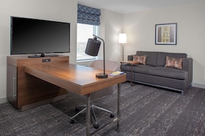 In-room safe, desk, blackout drapes, soundproofing - Hampton Inn & Suites Chicago-Burr Ridge (Burr Ridge)