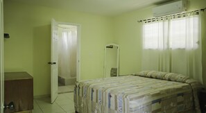 Estudio, 1 cama King size | Escritorio, tabla de planchar con plancha, camas extra y wifi gratis 