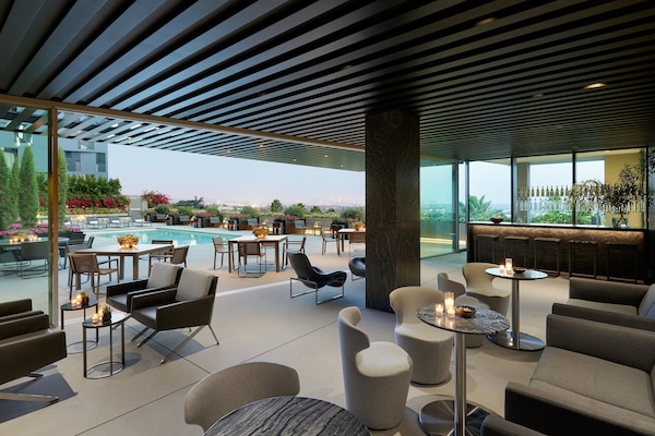 Outdoor pool, free cabanas, pool umbrellas