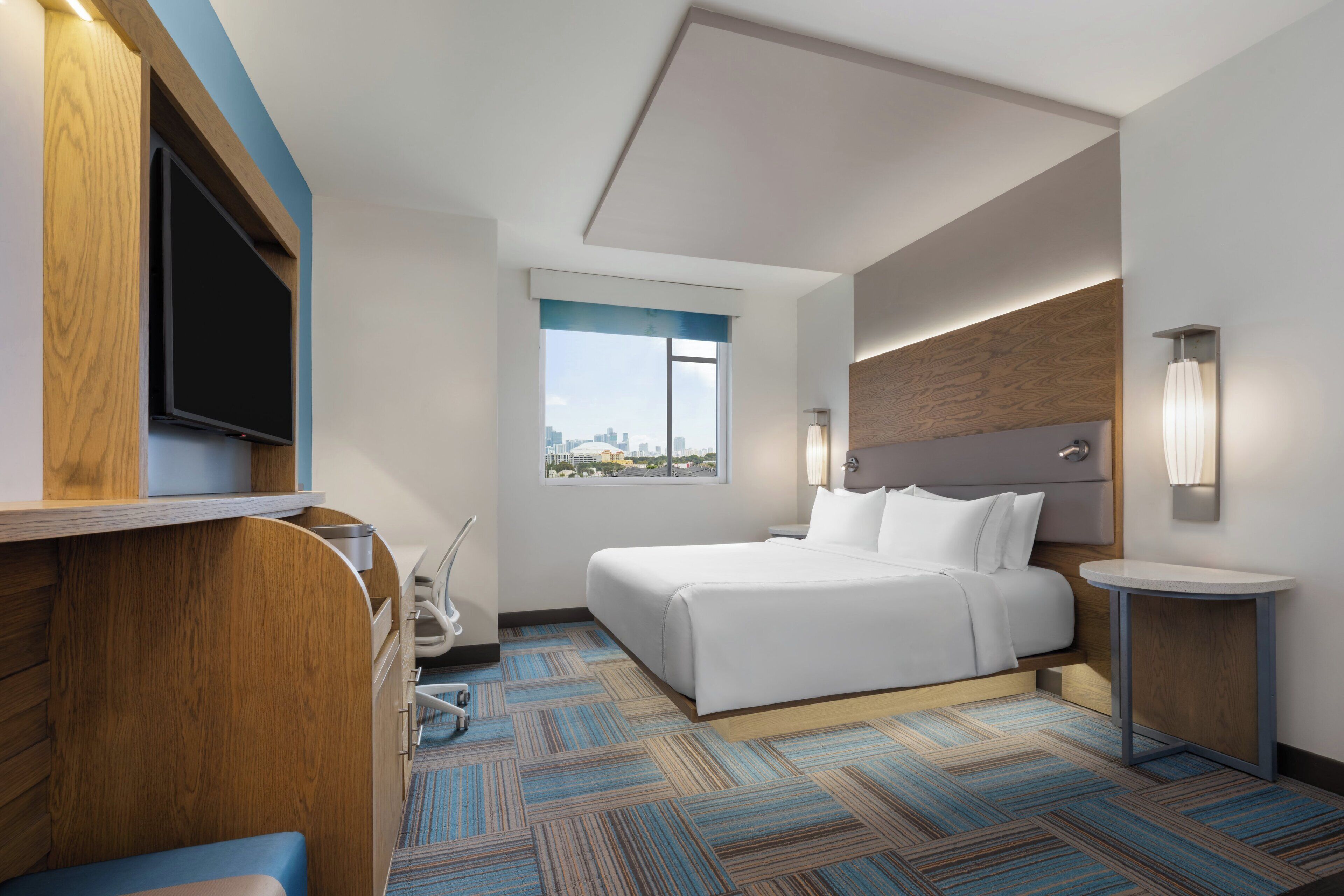 Chambre Prestige, 1 très grand lit, vue sur le lac | Lit avec matelas à plateau-coussin, coffre-fort pour ordinateur portable