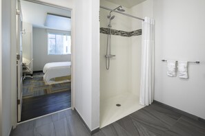 Free toiletries, hair dryer, towels - EVEN Hotel Miami - Airport by IHG (Miami)