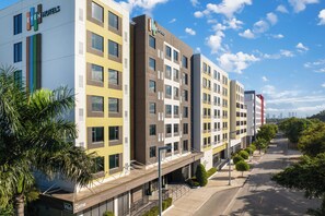 Exterior - EVEN Hotel Miami - Airport by IHG (Miami)