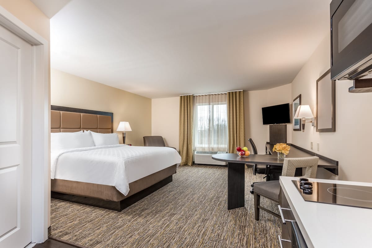 1 bedroom, in-room safe, desk, free WiFi