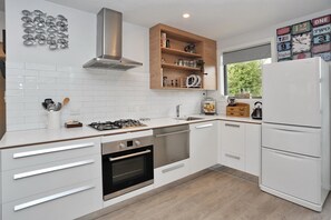 Private kitchen - Charles St Apartment (Christchurch)