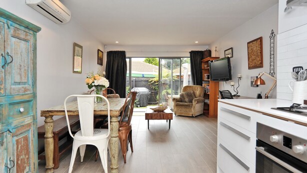 Charles St Apartment | In-room dining - Charles St Apartment (Christchurch)