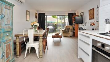 Charles St Apartment | In-room dining