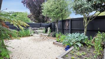 Charles St Apartment | Terrace/patio