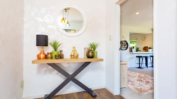 St Albans St Villa | 3 bedrooms, iron/ironing board, cots/infant beds, free WiFi