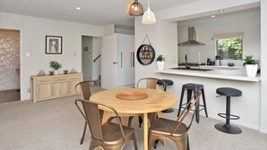 St Albans St Villa | In-room dining - St Albans St Villa (Christchurch)