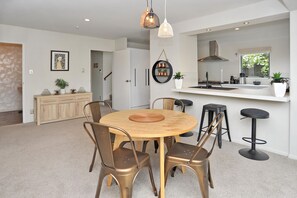 St Albans St Villa | In-room dining