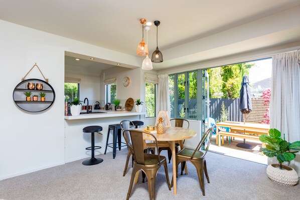 St Albans St Villa | In-room dining