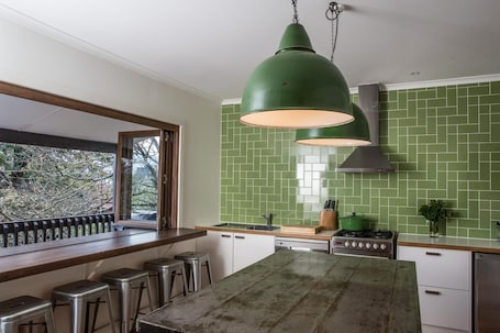 Coffee/tea maker, electric kettle