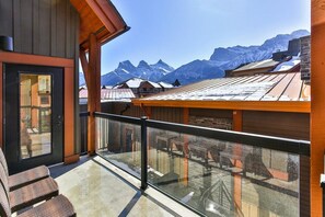 Property grounds - Bow 221 | Resort Suite with Pool & Hot Tub (Canmore)