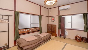Unclassified image, 4 of 28, button - Galo Hostel Kobe (Kobe)
