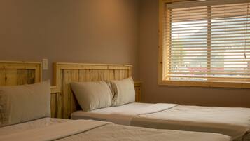 Room #5 | Desk, bed sheets