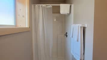 Room #5 | Bathroom | Shower, free toiletries, towels