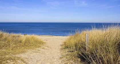North End Cottage que admite perros - Oceanside of Atlantic - ¡270 pasos a la playa!