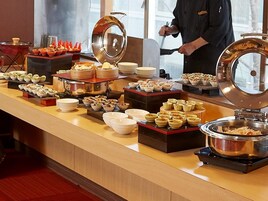 每日供应自助式早餐（每人 JPY 2200）