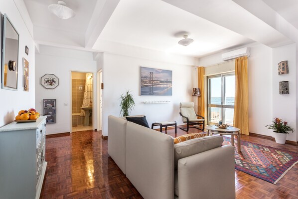 تلفزيون ذكي، كُتُب