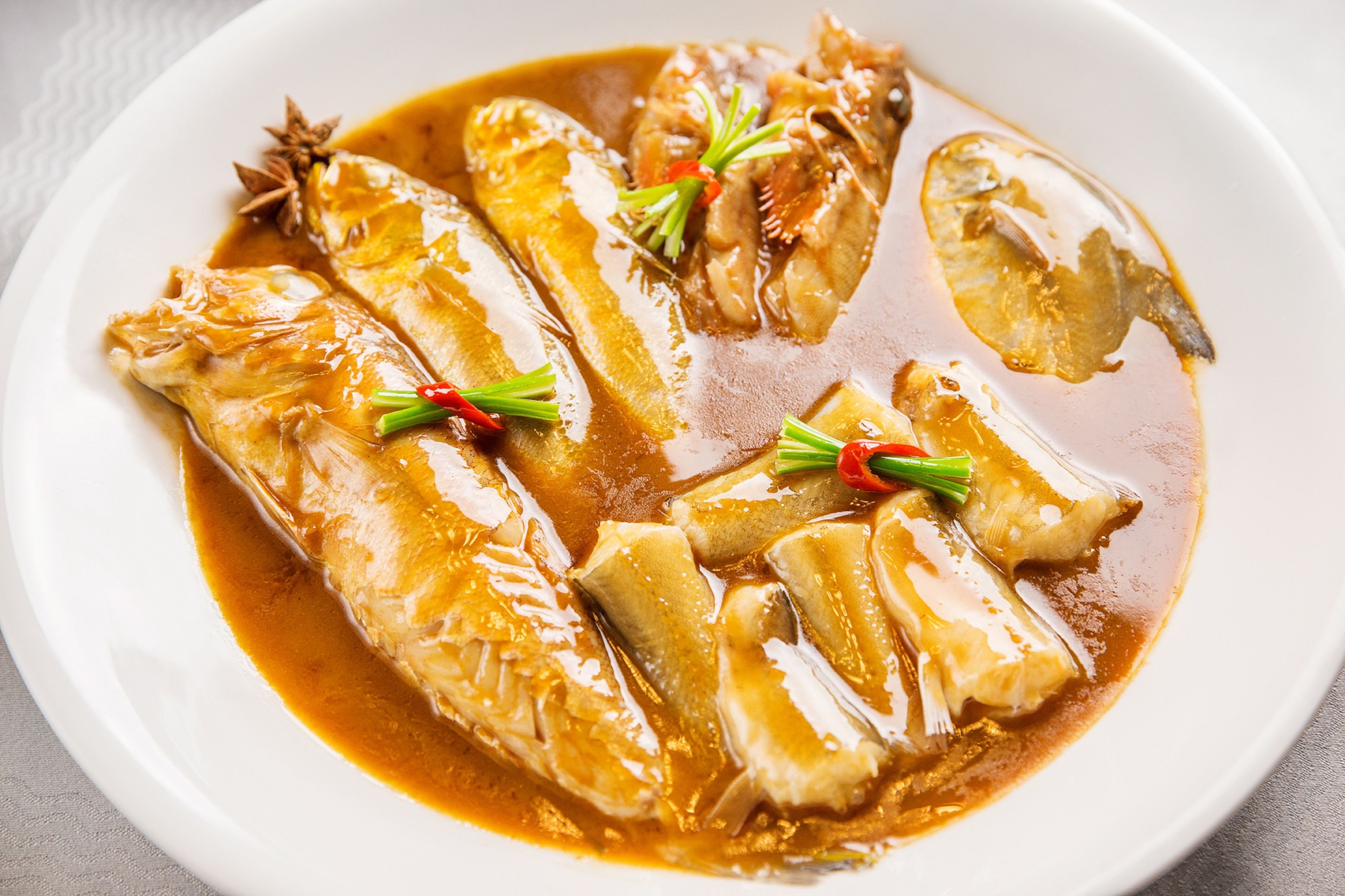 breakfast, lunch and dinner served