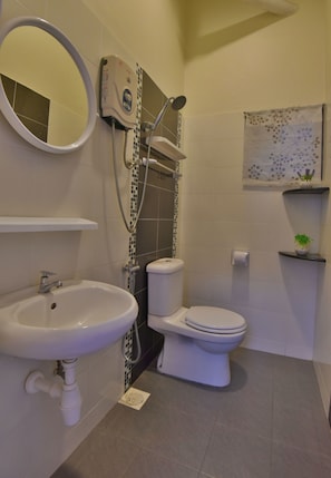A bathroom with a sink, toilet, and shower. - Femosa Homestay Melaka (Malacca City)