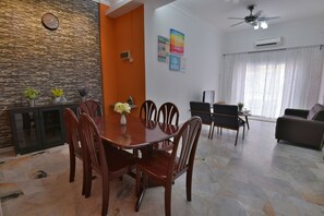 House, 3 Bedrooms | Living area