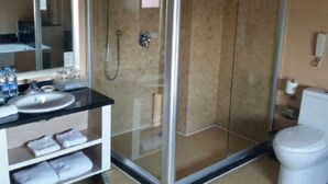 Business Suite | Bathroom - Wenxin Holiday Hotel (Tonghua)