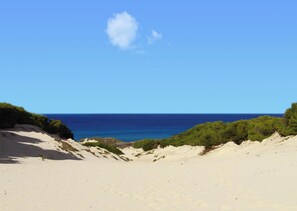 Plage à proximité, chaises longues