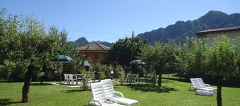 Casa Vittoria type V1, op til 5 personer, have, kun 200 m til søen / stranden