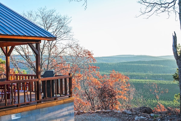 Majestic Mountain View from patio of Hillbilly Hideout