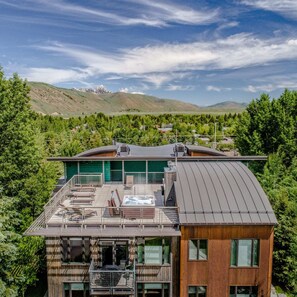 Exterior - Outpost: King Ridge 3 - AC & Hot Tub! (Jackson)